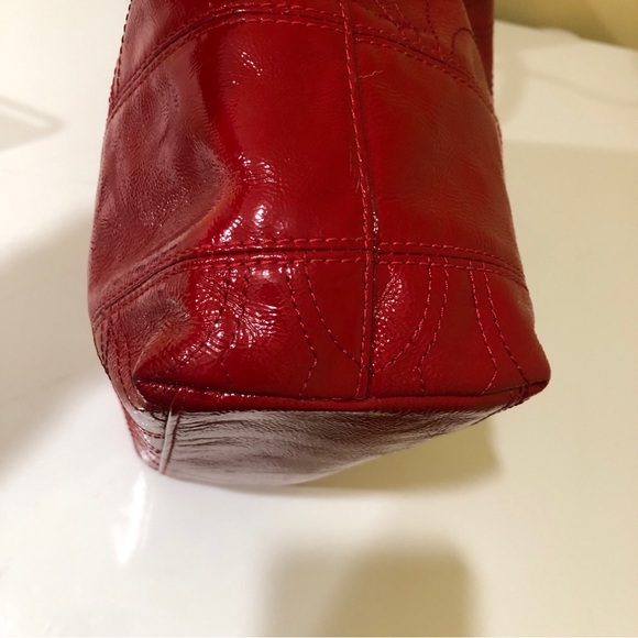 COACH Red Patent Leather Signature Stitch Shoulder Bag Tote + Wristlet Strap EUC - Picture 14 of 16